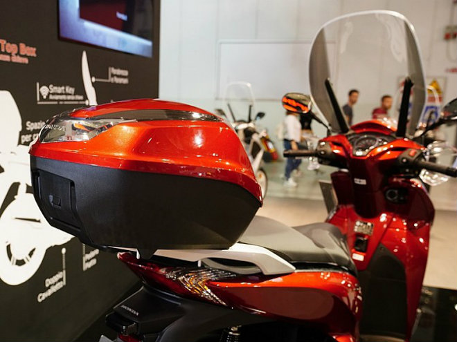 NÓNG: Vua tay ga 2019 Honda SH300i lộ diện, thêm tính năng mới