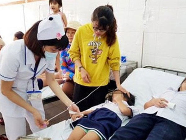 Hai cháu bé ở Quảng Ninh nguy kịch nghi do ngộ độc thực phẩm