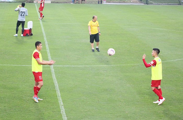 Sắp đấu Malaysia, HLV Park Hang Seo bỗng dưng dễ tính