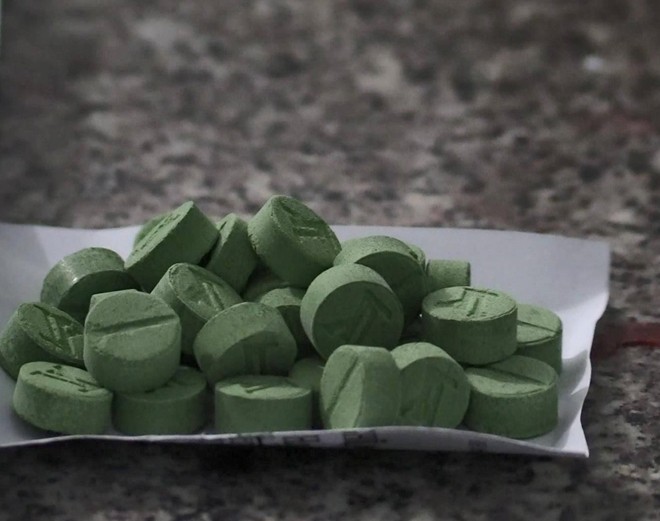 Tài xế Grab nhận chuyển 100 viên thuốc lắc với giá 1 triệu đồng