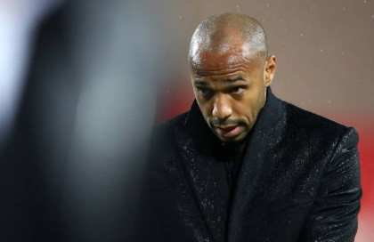 Henry cúi đầu nhìn Monaco bị PSG vùi dập trên sân nhà