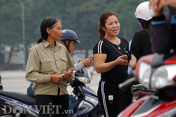 Video ảnh: Cò tự nhận là người VFF, hét giá tiền triệu vé VN - Malaysia