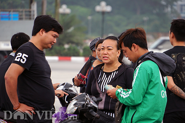 Video ảnh: Cò tự nhận là người VFF, hét giá tiền triệu vé VN - Malaysia