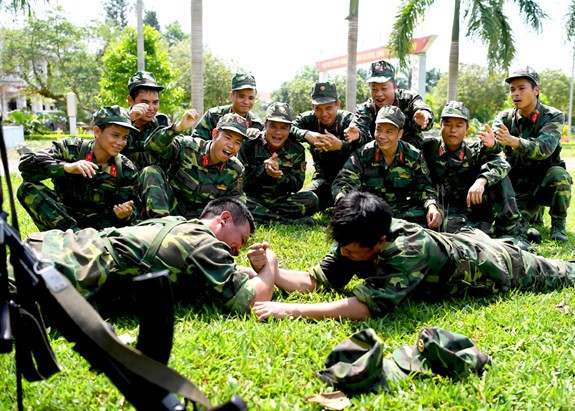 Mục kích trinh sát đặc nhiệm Việt Nam đu dây đánh khủng bố