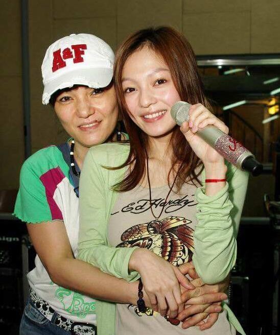 Trương Thiều Hàm: Dành cả cuộc đời trả nợ cho gia đình, cuối cùng vẫn bị bố mẹ tố bất hiếu, sống sa đọa đến nỗi sự nghiệp sụp đổ Trương Thiều Hàm: Dành cả cuộc đời trả nợ cho gia đình, cuối cùng vẫn bị bố mẹ tố bất hiếu, sống sa đọa đến nỗi sự nghiệp sụp đổ