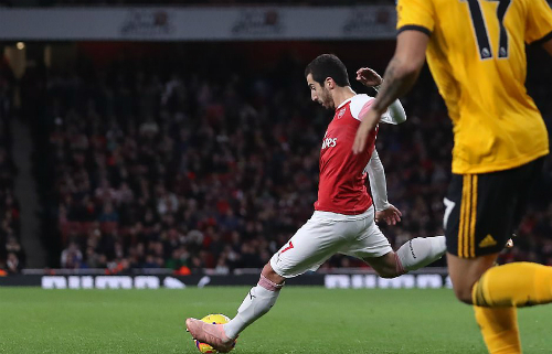 Arsenal thoát thua phút chót ở Emirates