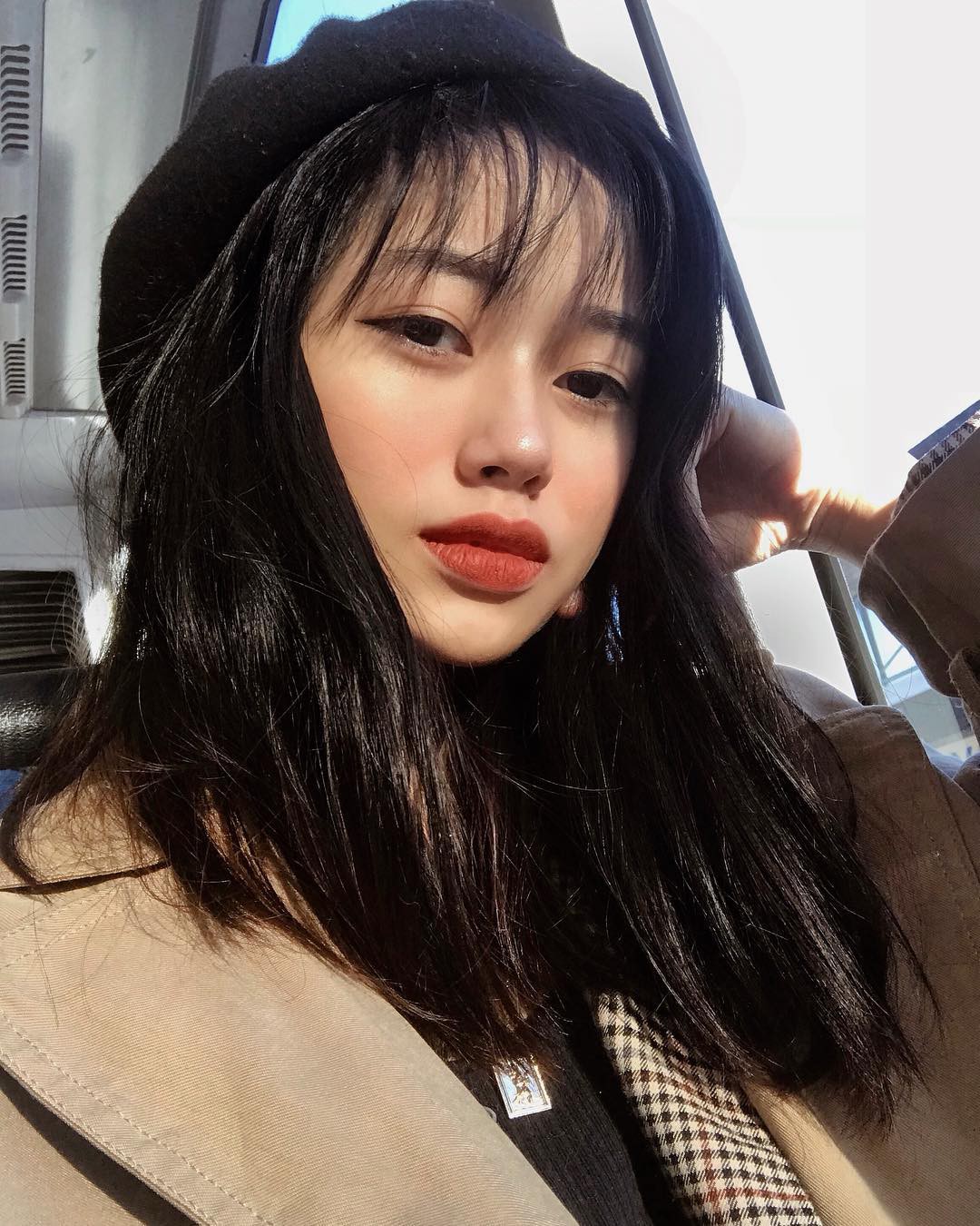 Chân dung gái xinh mới nổi trên Instagram: 20 tuổi, là du học sinh Việt tại Úc và cực kỳ đa tài