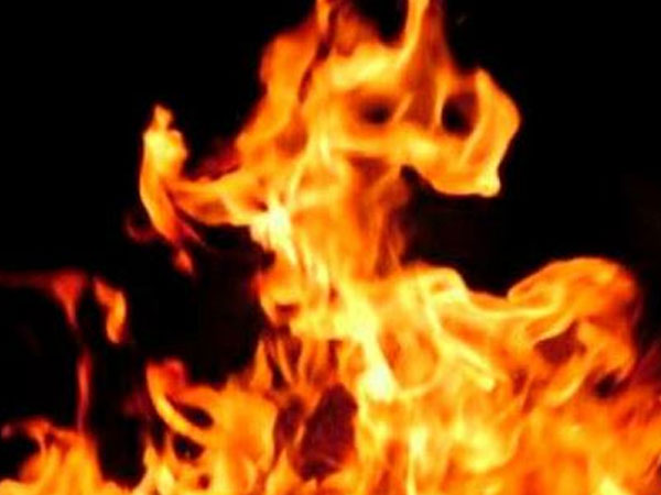 Chồng bất ngờ tưới xăng lên người vợ, châm lửa đốt