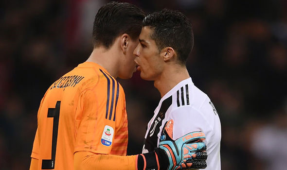 Ronaldo mách nước giúp Szczesny cản phá cú đá phạt đền của Higuain
