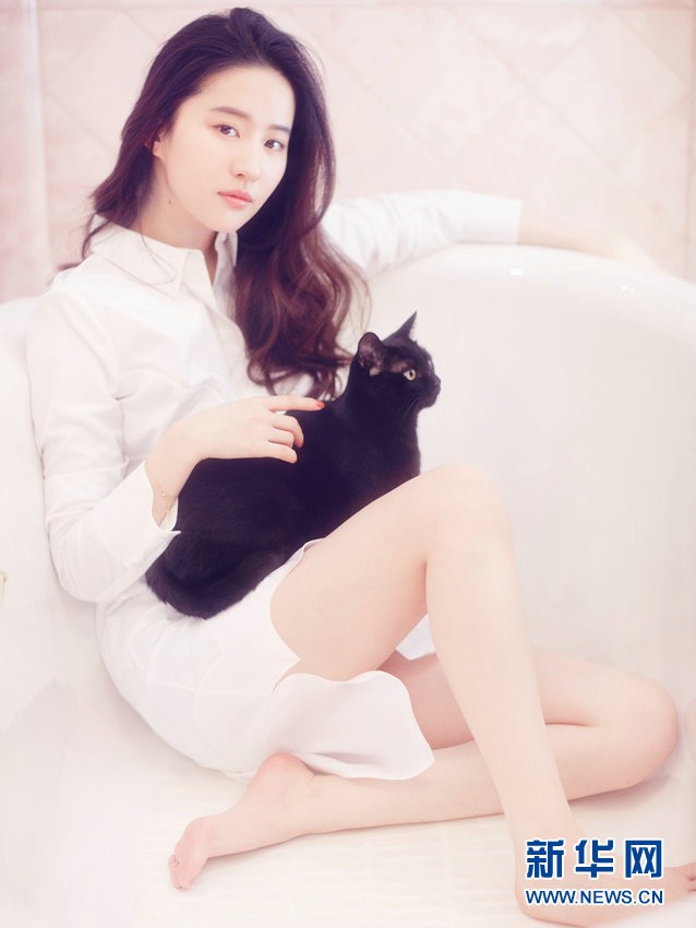 Khẩu chiến fandom: Lưu Diệc Phi bị tố phá thai, chuyển giới - Dương Mịch quỵt tiền, thả thính đồng nghiệp nam?