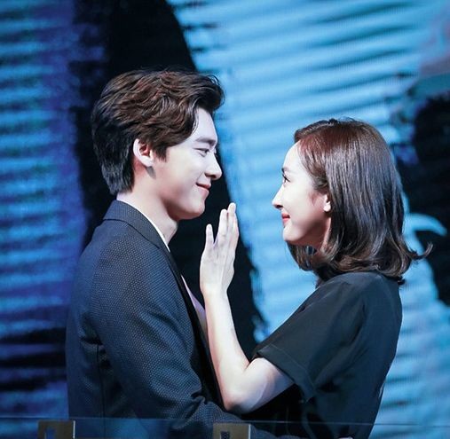 Khẩu chiến fandom: Lưu Diệc Phi bị tố phá thai, chuyển giới - Dương Mịch quỵt tiền, thả thính đồng nghiệp nam?