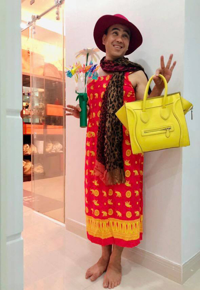 MC Quyền Linh mặc váy hoa sặc sỡ, trở thành mẫu bất đắc dĩ để con gái thỏa sức sáng tạo thời trang