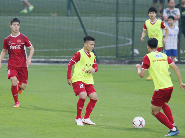 HLV Park Hang-seo yêu cầu các tuyển thủ sớm dứt điểm chuyện vé