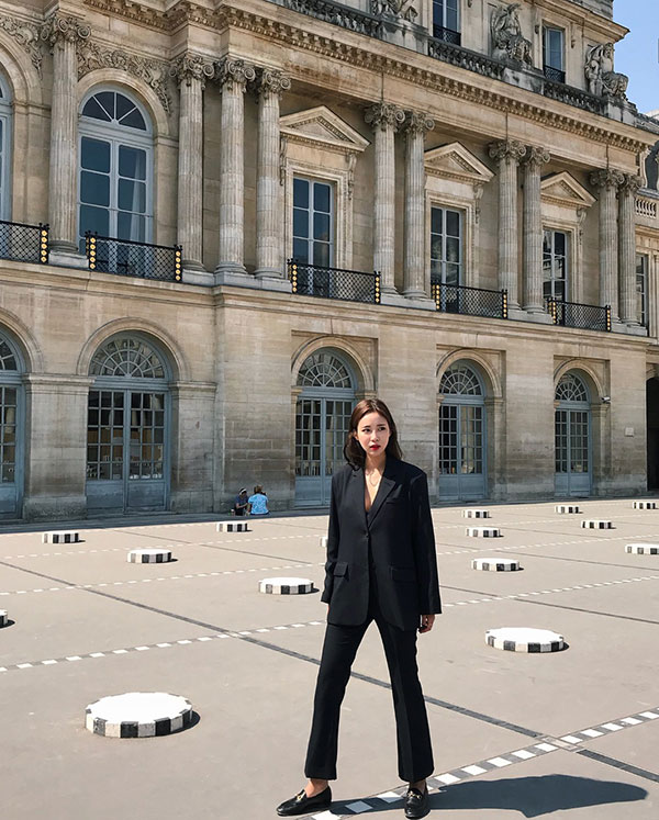 Thuộc lòng 4 công thức diện đồ sau là các nàng đã chinh phục thành công phong cách tối giản