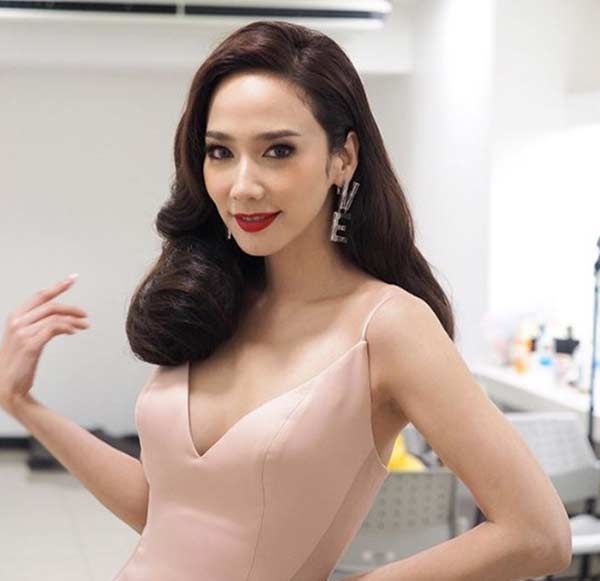 Nữ hoàng giải trí Thái nở ngực bằng đu đủ