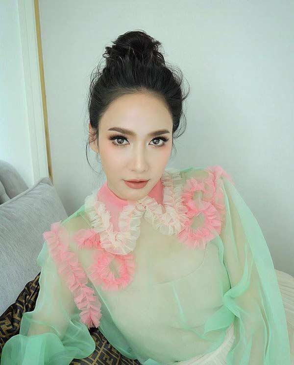 Nữ hoàng giải trí Thái nở ngực bằng đu đủ