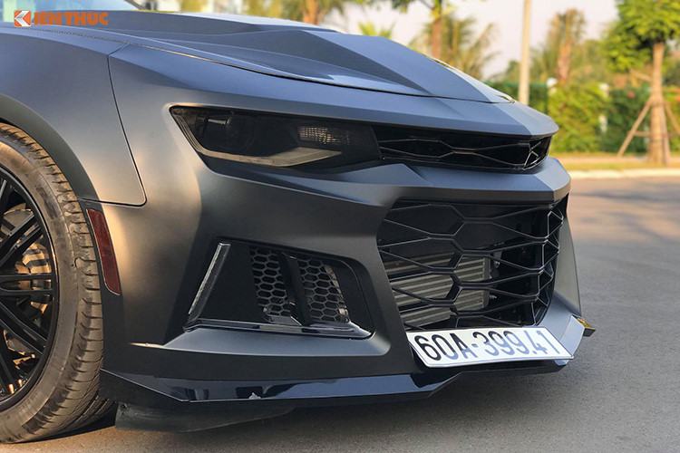 Chevrolet Camaro độ ZL1 giá hơn 2,7 tỷ đồng tại Hà Nội