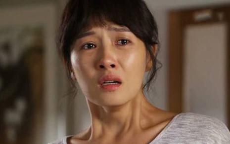 Vợ đến ngày sinh, chồng đưa đi cho tròn nghĩa vụ rồi mải bận với đồng nghiệp lả lơi