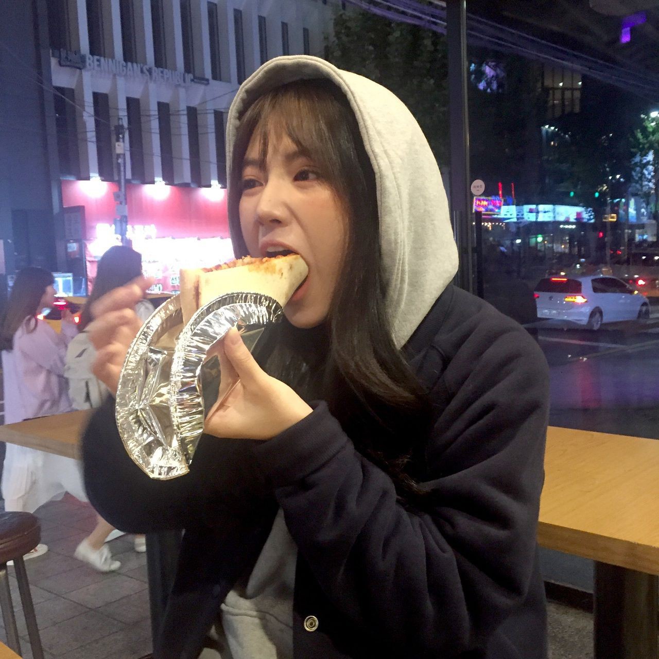 Thanh niên cạn lời với cô bạn gái mê ăn, sính lễ cưới đổi hết thành nước ngọt, trà sữa, thịt xiên nướng