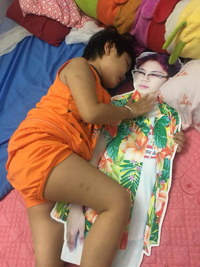 Du học tận Paris nhưng anh chàng vẫn có mặt trong đám cưới của em trai, lại còn được canh thùng tiền cưới