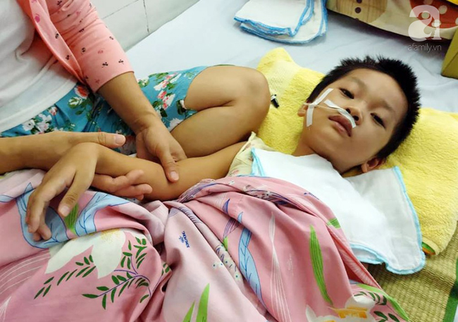 Bé gái 5 tuổi bị viêm màng não tự miễn sau cơn co giật, hơn 1 tháng không thể ngủ và liên tục la hét