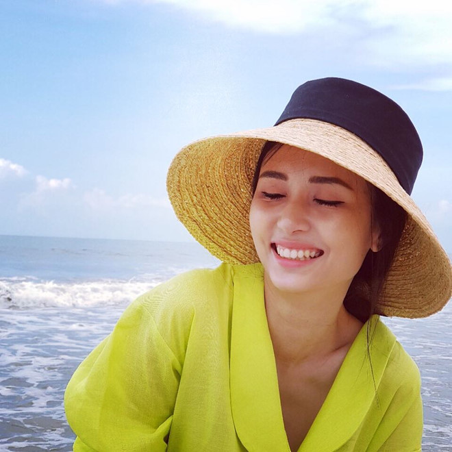 Vợ các cầu thủ Việt Nam tham dự AFF Cup: Ai xinh đẹp, tài năng hơn?