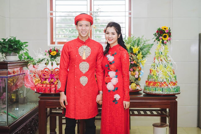 Vợ các cầu thủ Việt Nam tham dự AFF Cup: Ai xinh đẹp, tài năng hơn?