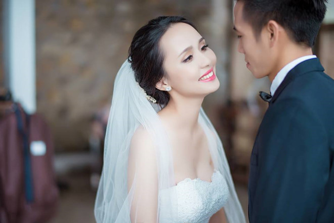 Vợ các cầu thủ Việt Nam tham dự AFF Cup: Ai xinh đẹp, tài năng hơn?