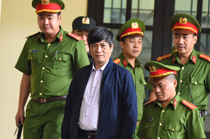 Nhiều lớp cảnh sát tại phiên xét xử ông Phan Văn Vĩnh