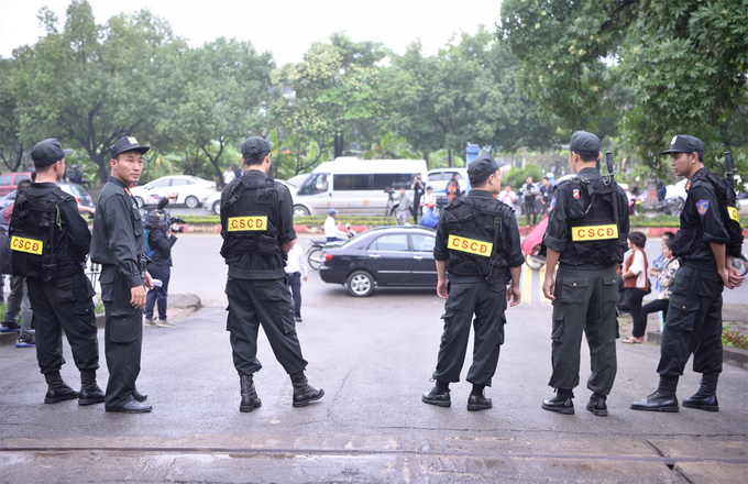 Nhiều lớp cảnh sát tại phiên xét xử ông Phan Văn Vĩnh