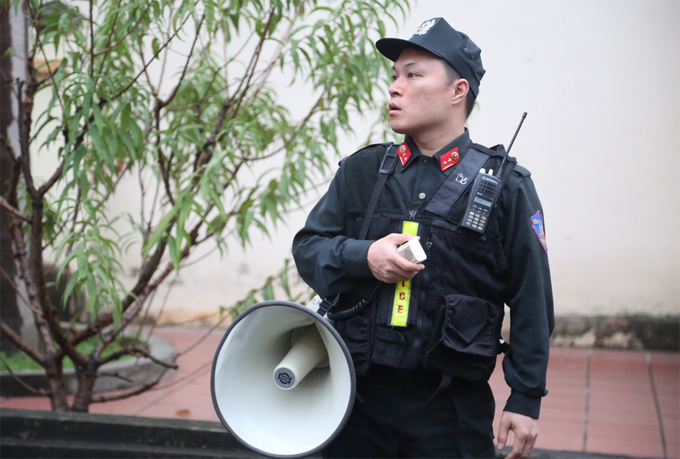 Nhiều lớp cảnh sát tại phiên xét xử ông Phan Văn Vĩnh