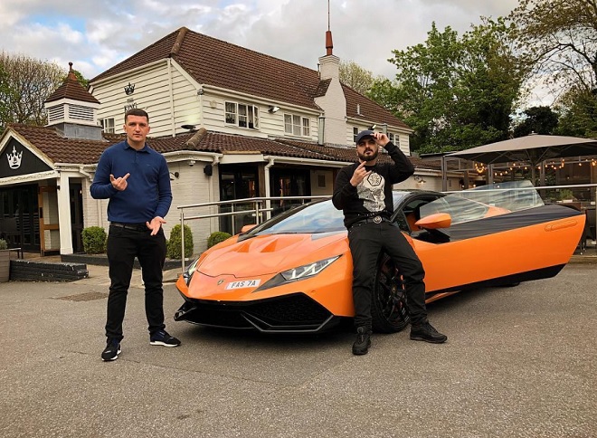 Băng đảng Albania phô trương giàu có tột độ trên đất Anh