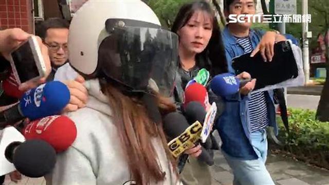 Bé trai 2 tuổi nặng 6kg bị bỏ đói đến chết, mẹ đẻ thản nhiên đi chơi cùng bạn trai