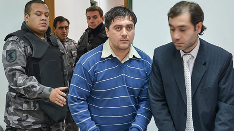 Em sinh đôi bị sát hại, chị gái chạy theo tiếng gọi trái tim cưới tên hung thủ, bất chấp bị dư luận ném đá và gia đình từ mặt