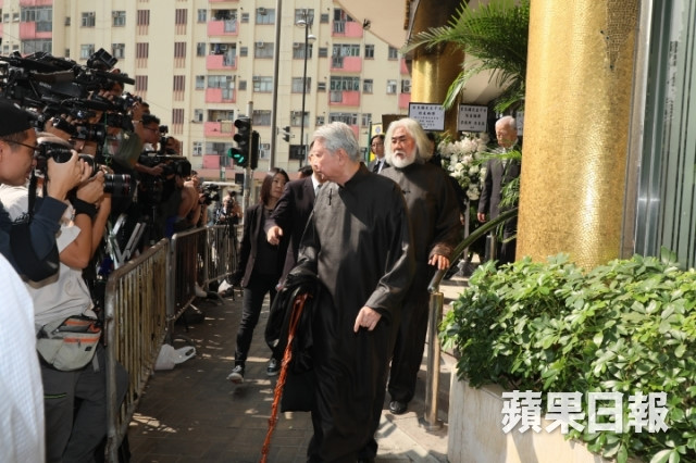 Tỷ phú Jack Ma và các nghệ sĩ đưa Kim Dung về nơi an nghỉ cuối cùng