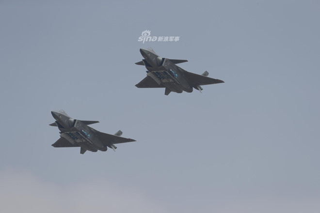 Tiêm kích J-20 của Trung Quốc lần đầu khoe vũ khí trước công chúng