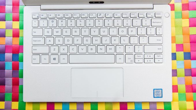 Ảnh thực tế Dell XPS 13 (2018) thiết kế nhỏ gọn, cấu hình mạnh