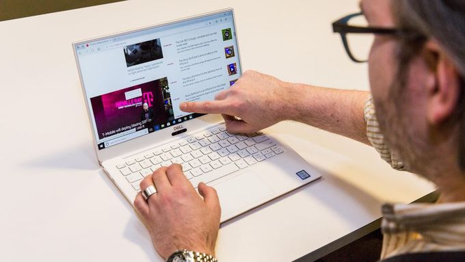 Ảnh thực tế Dell XPS 13 (2018) thiết kế nhỏ gọn, cấu hình mạnh