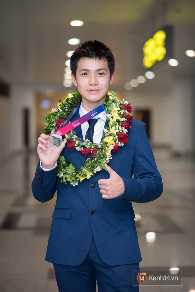 Nam sinh 2002 đẹp trai như nam thần, giành HCB Olympic Thiên văn học Quốc tế: Mê chơi LOL, đang tập gym để có 6 múi