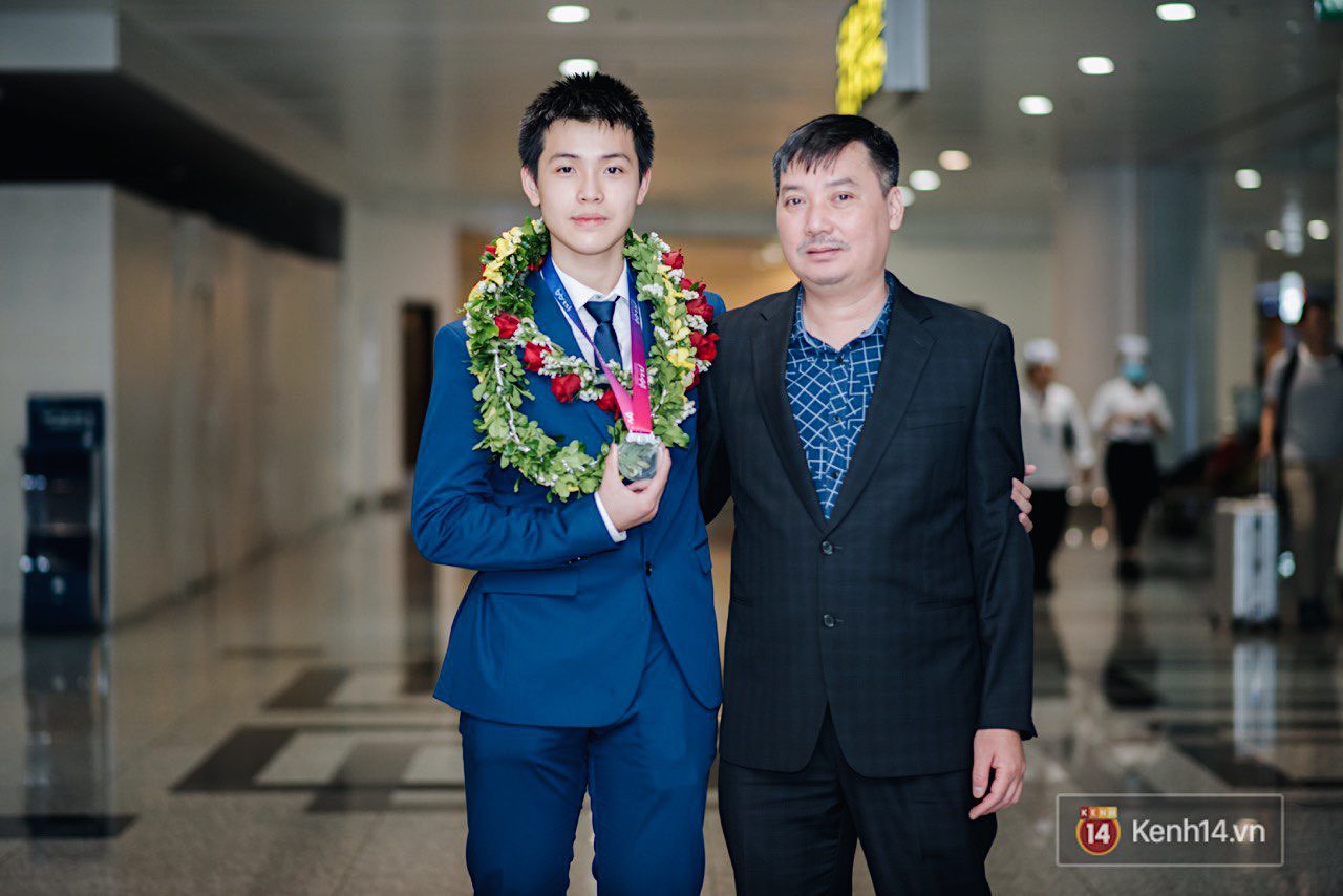 Nam sinh 2002 đẹp trai như nam thần, giành HCB Olympic Thiên văn học Quốc tế: Mê chơi LOL, đang tập gym để có 6 múi