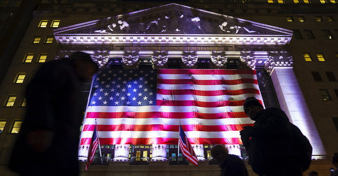 Dow Jones sụt mạnh hơn 600 điểm