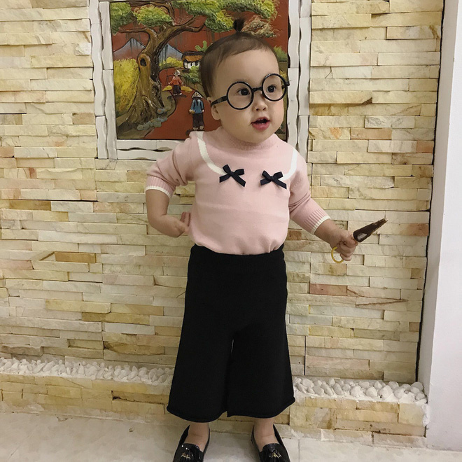 Đáng yêu nổ MXH: Cô bé 3 tuổi khóc lóc gọi điện cầu cứu ông nội vì bị bố trêu đến không ngủ được!