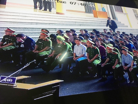 Ông Phan Văn Vĩnh vẻ mệt mỏi nghe VKS công bố cáo trạng buộc tội