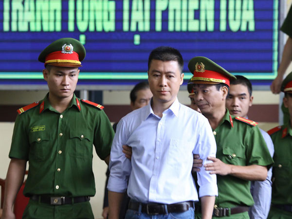 Xử vụ đánh bạc nghìn tỉ: Con bạc nướng tiền vào game bài của các ông trùm như thế nào?