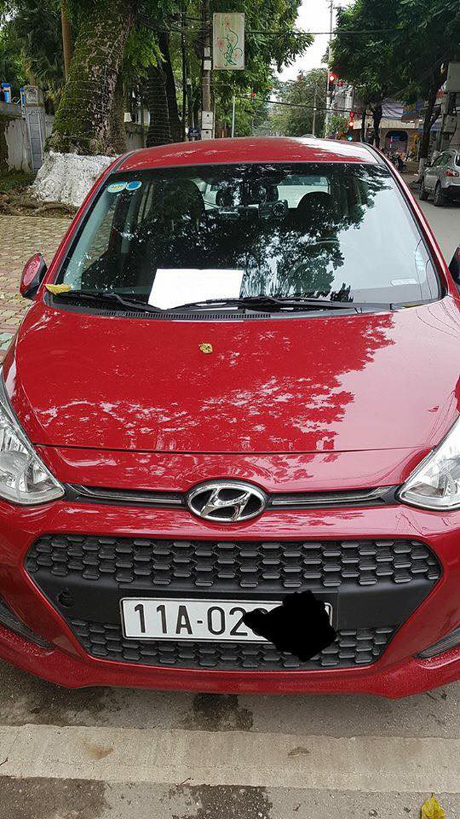 Chiếc ô tô với vết xước nhẹ và mẩu giấy nhắn xin lỗi kèm số điện thoại khiến bất cứ tài xế nào cũng chẳng thể nổi nóng