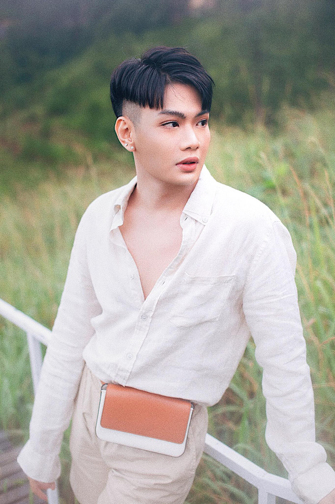 Đào Bá Lộc tự tin đăng ảnh ngày nhỏ để chứng minh dậy thì không phẫu thuật