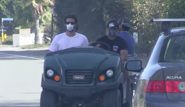 Liam Hemsworth trở về nhìn đống tro tàn từng là ngôi nhà chung sống với Miley Cyrus sau vụ cháy ở California