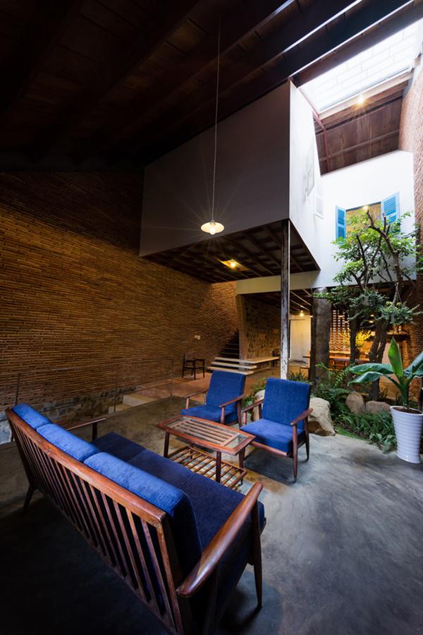 Vợ chồng Việt bỏ phố về quê xây nhà cấp 4 đẹp mê li, lý do khiến ai cũng nể!