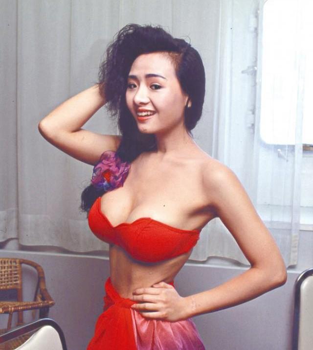 Bí truyền để sở hữu vòng 1 cỡ H của nữ hoàng phim 18+ Hồng Kông