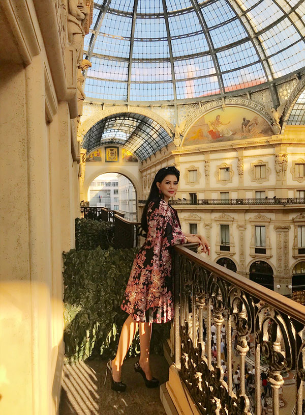 Để ý mới thấy: Hà Tăng chăm diện đồ đơn giản, trái ngược hoàn toàn với em và mẹ chồng